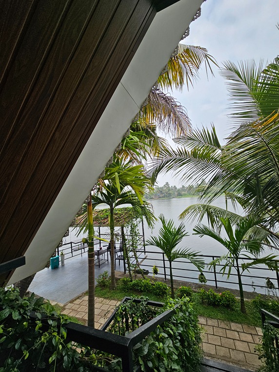 Waterfront Escape | Kayaking, Fishing & BBQ | Affordable Stay Near Aster Medcity Hospital