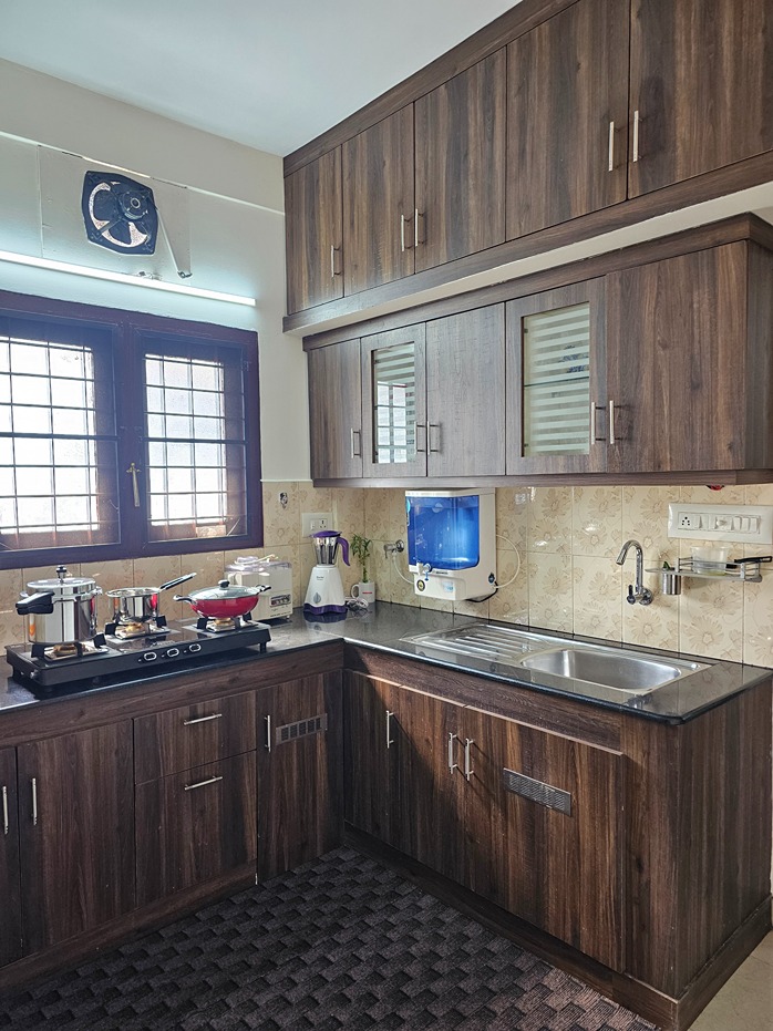 “Fully Furnished 2BHK | Just 1.5 km from Kadavanthra | Perfect for Short Stays”