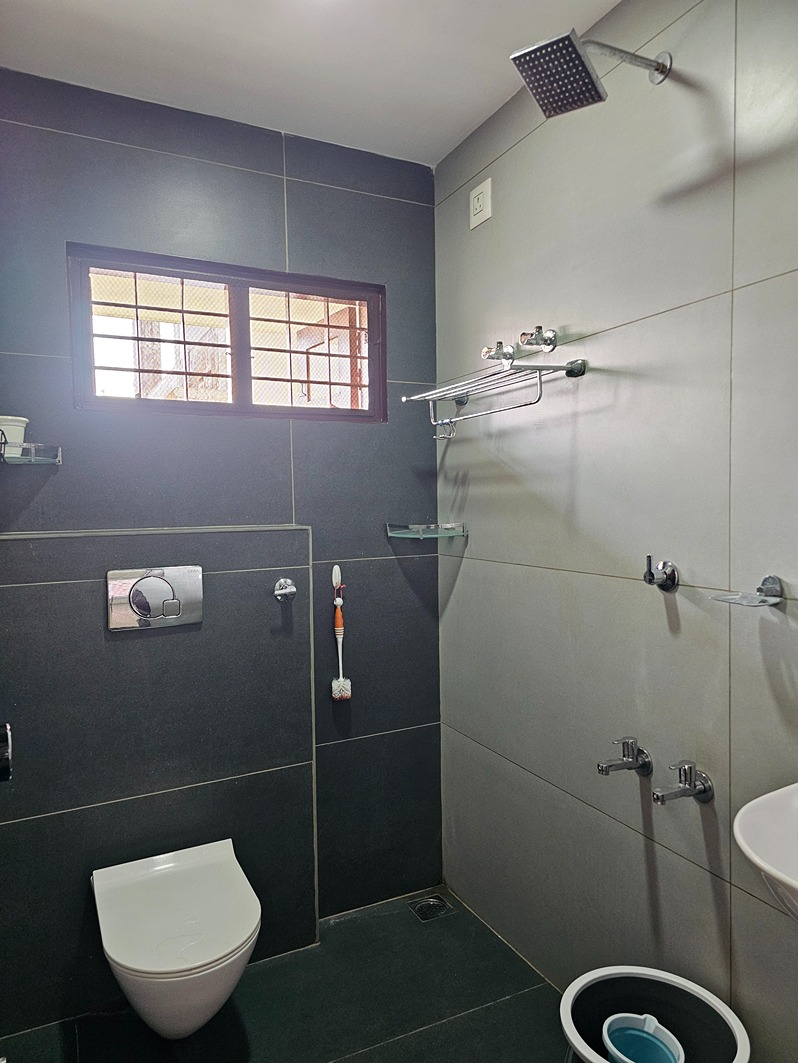 “Fully Furnished 2BHK | Just 1.5 km from Kadavanthra | Perfect for Short Stays”