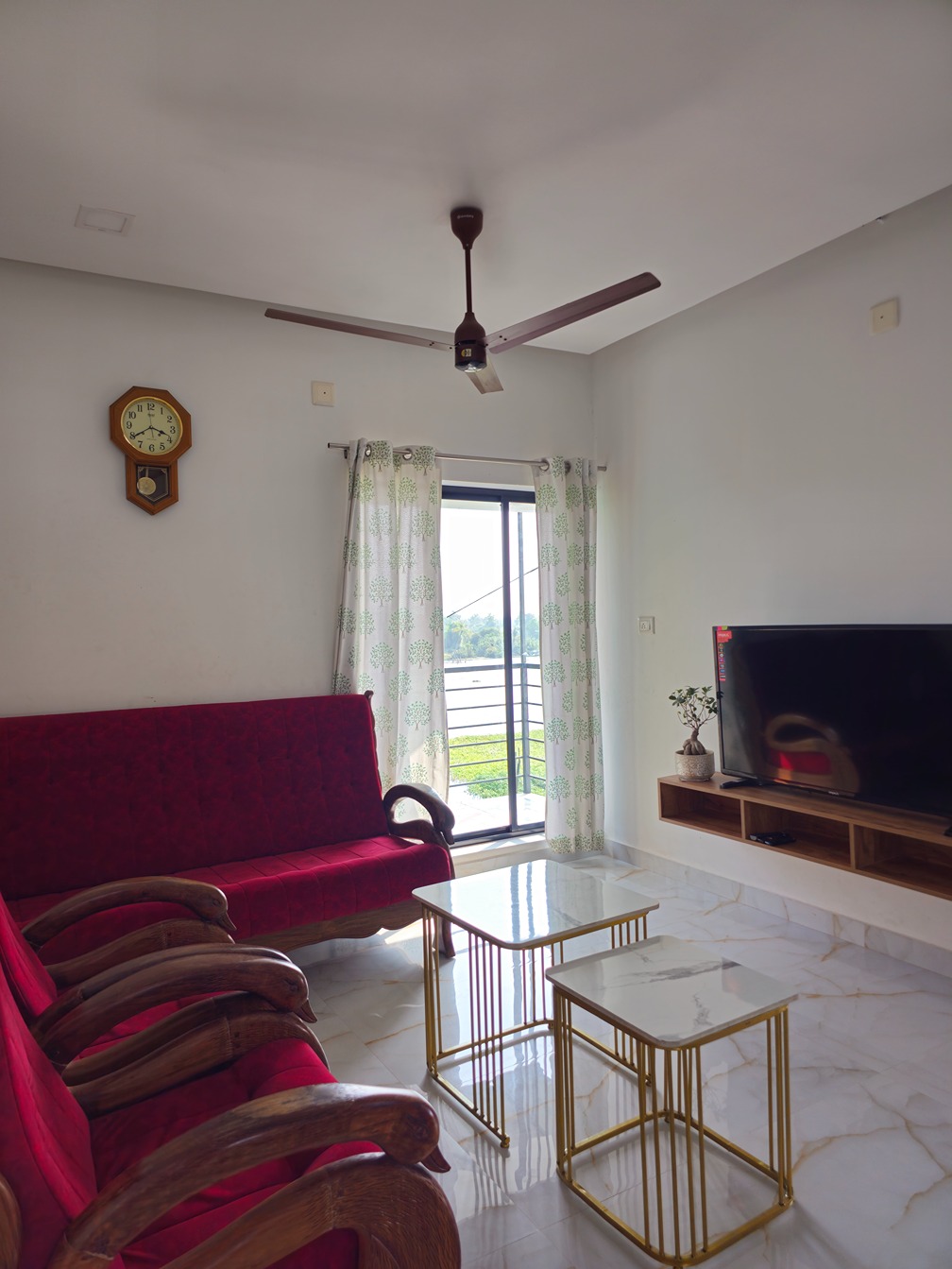 Fully Furnished 1BHK & 2BHK Daily Rentals Near River – Affordable & Peaceful Stay in Kochi