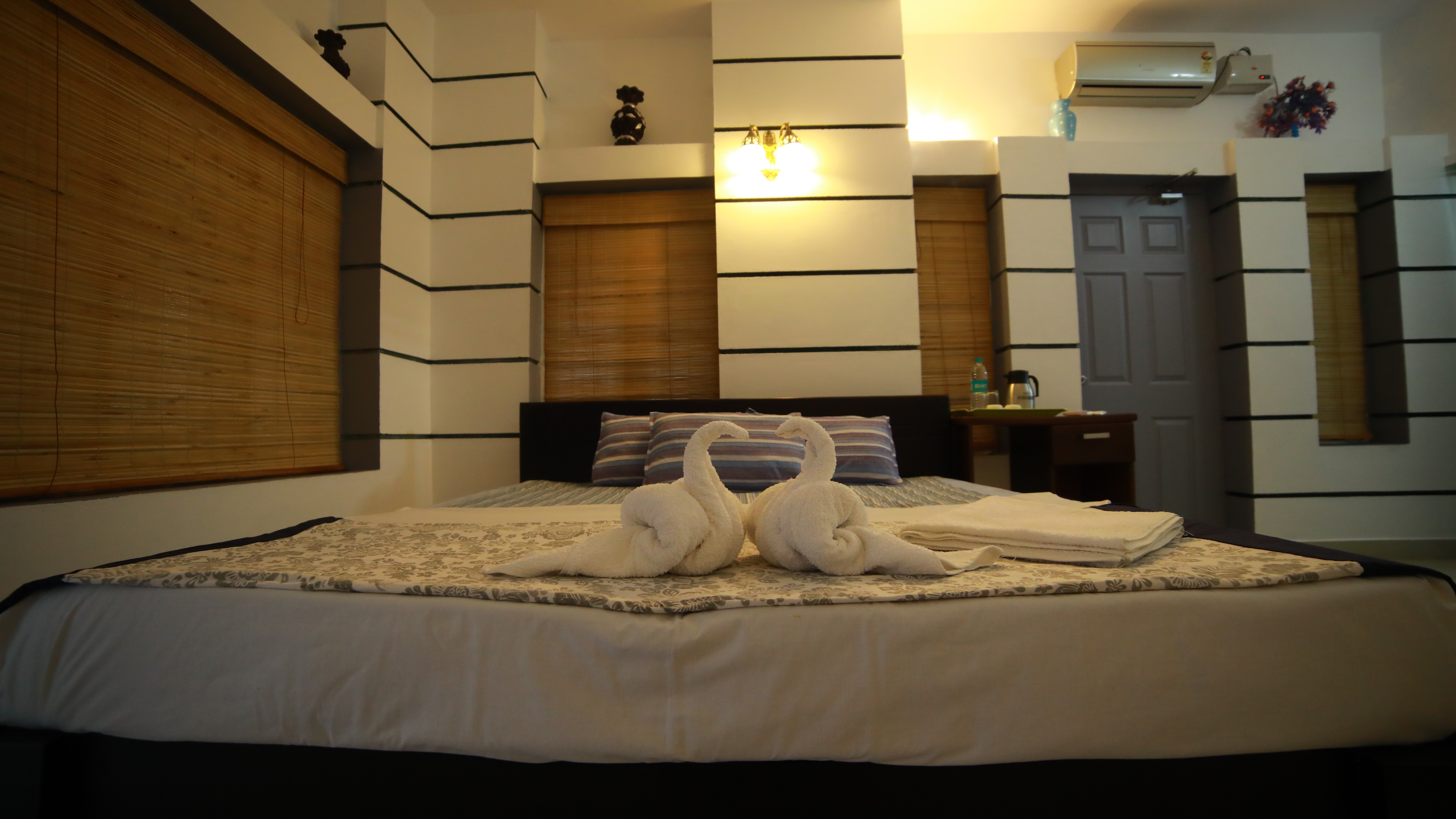 Mountain View Natural Rock Cottage (A/C) Private Balcony with Chembra View