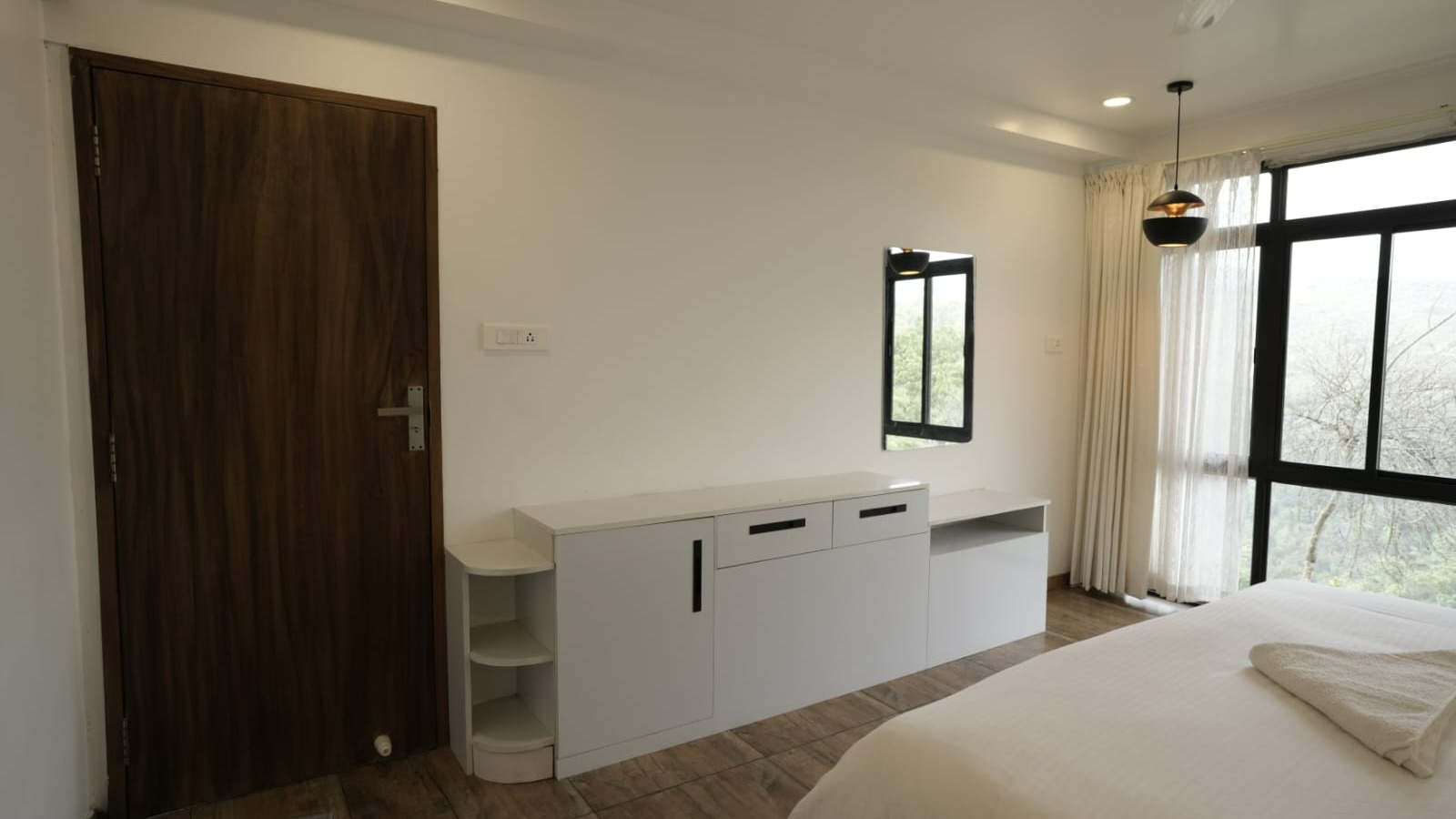 Property gallery image 11
