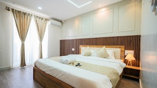 Standard King Size Bedroom