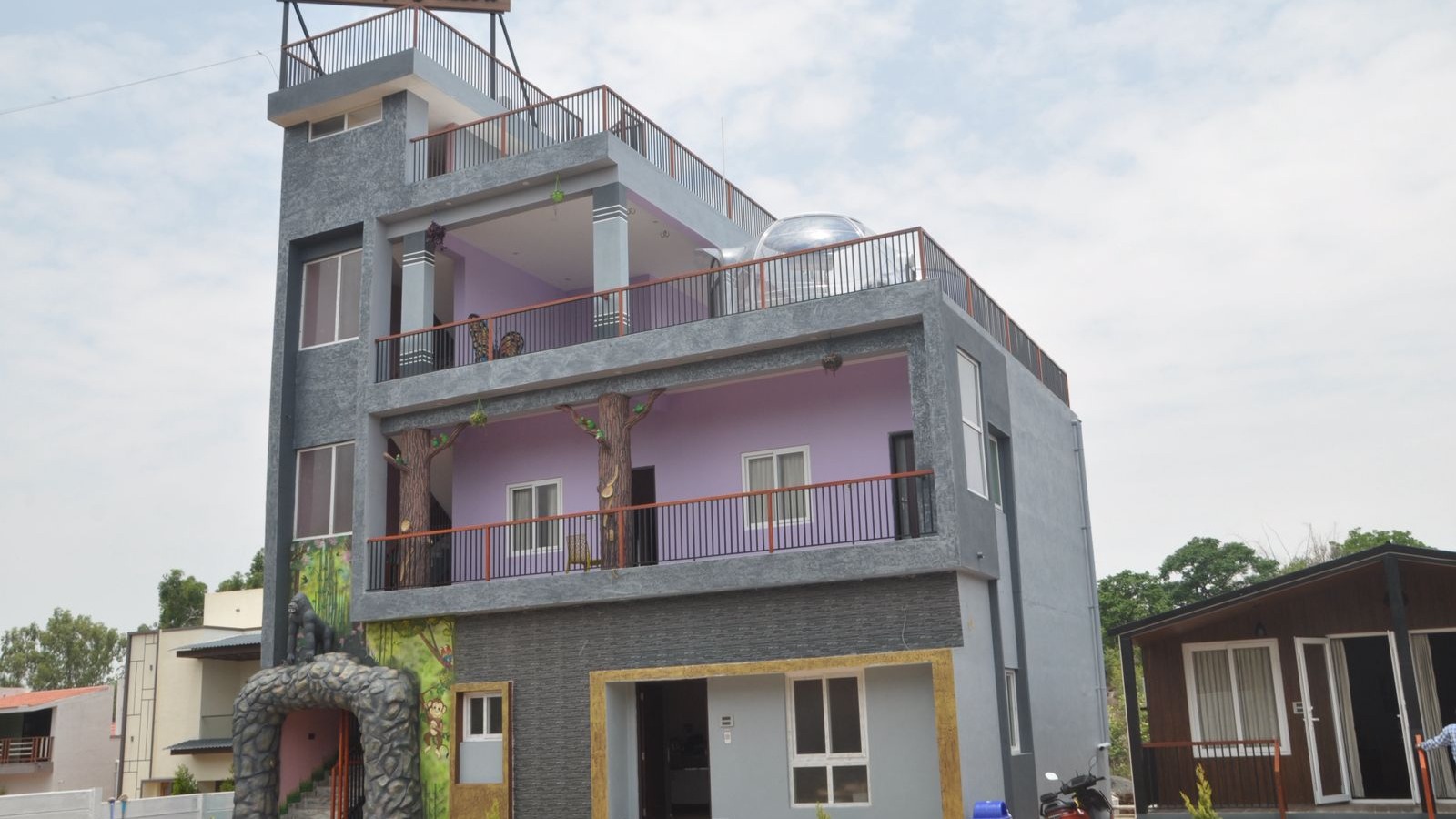 Queen Bedroom with Balcony