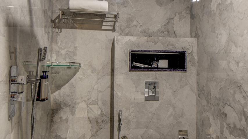 Twin Bedroom image 6