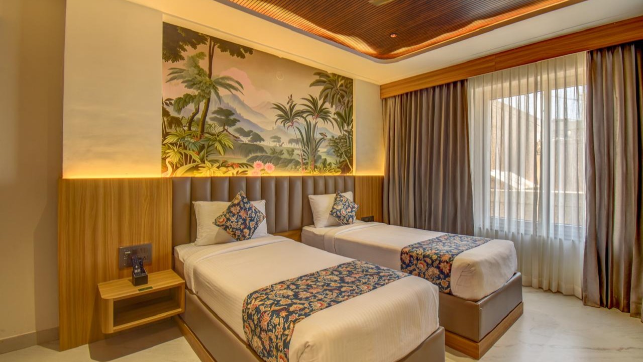 Twin Bedroom image 7
