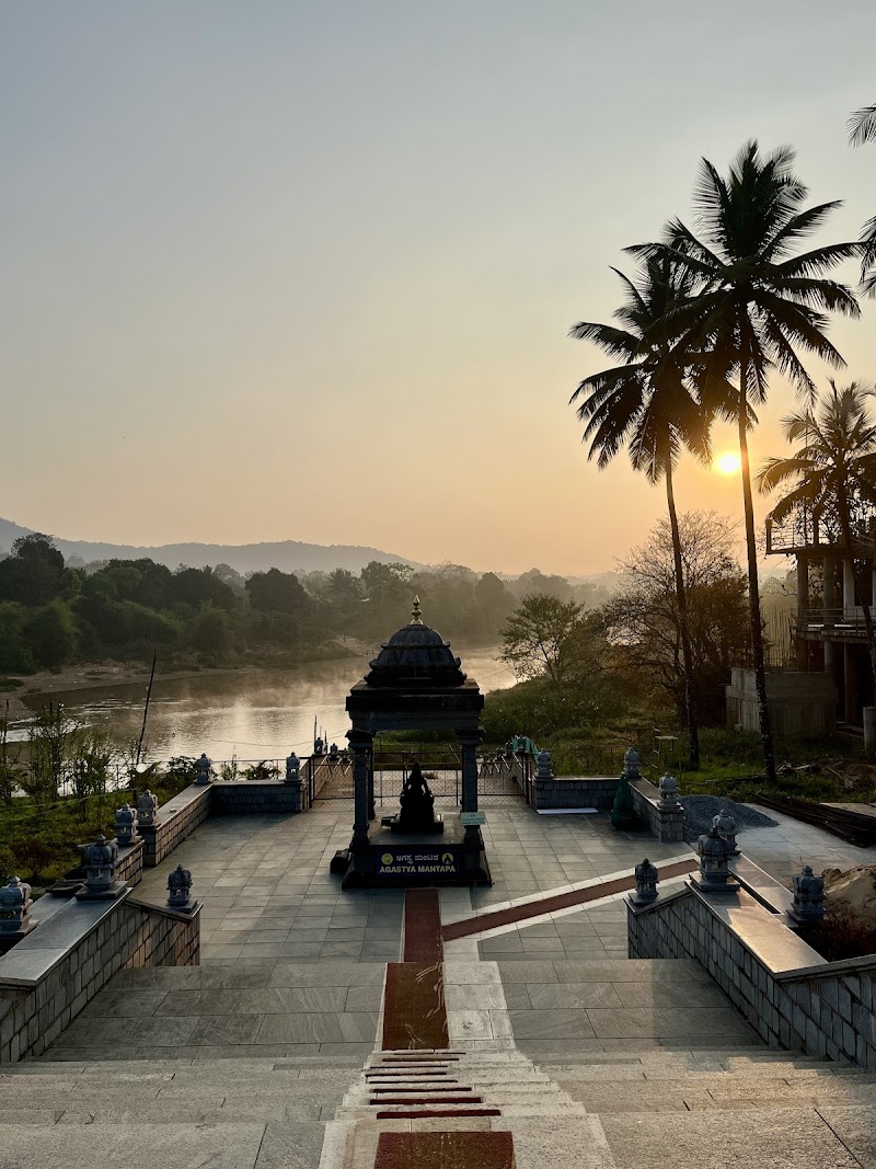 Tunga Riverbank