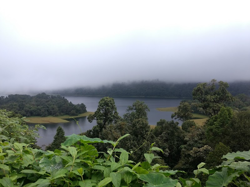 Sholayar Reservoir Viewpoint