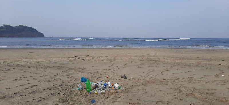 Beach shopping market