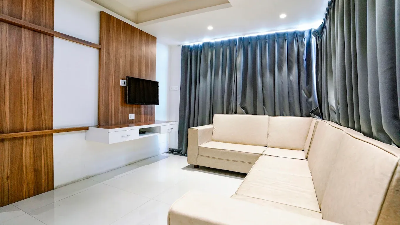EXECUTIVE SUITE