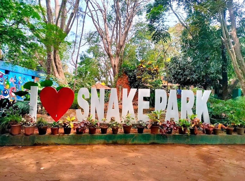 Parassinkkadavu Snake Park