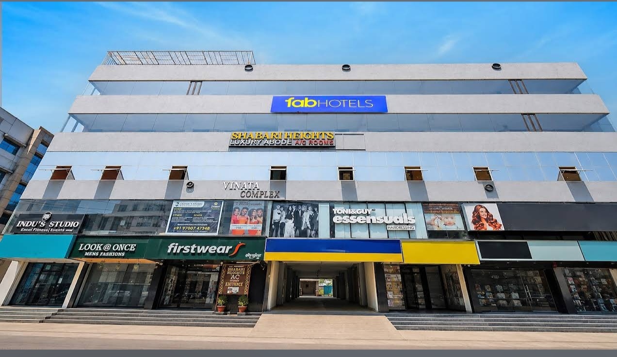 HOTEL SHABARI HEIGHTS hero