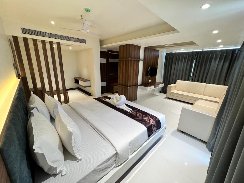HOTEL THE NASHIK INN reference image