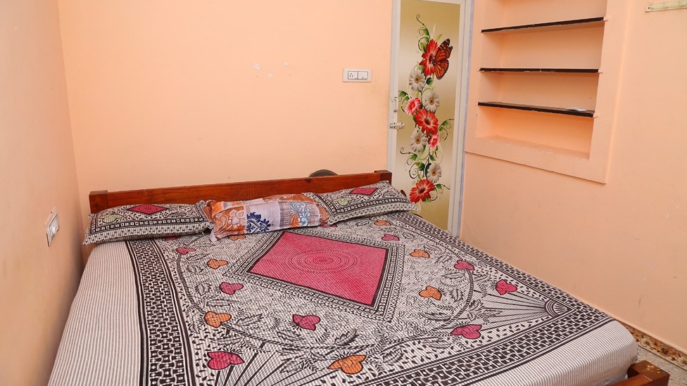 Family Room 3 image 3