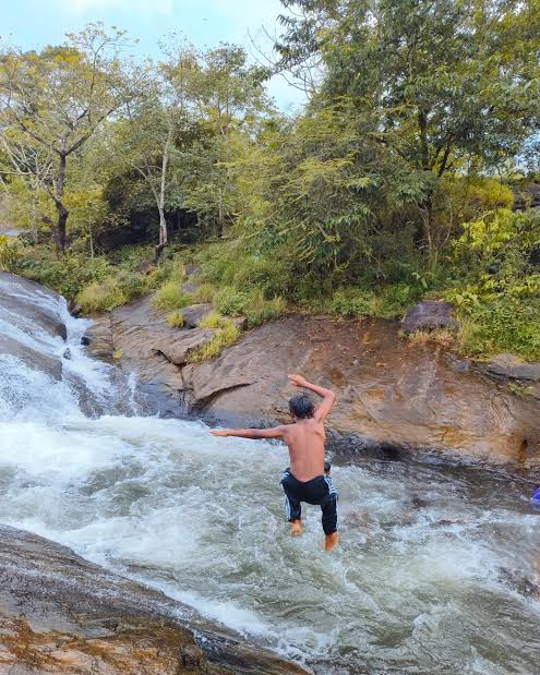 Vadattupara Waterfalls
